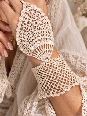 Handmade Crochet Lace Hand Glove Ivory Boho Finger Loop Wrist Cuffs Bridal S/M